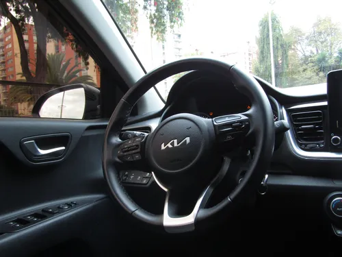 Kia Stonic 1.0 Zenith Hybrid MT