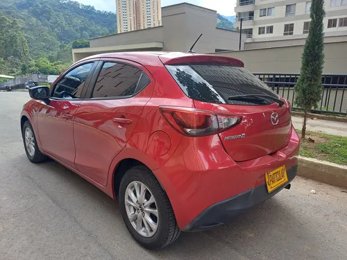 Mazda 2 Turing automatico