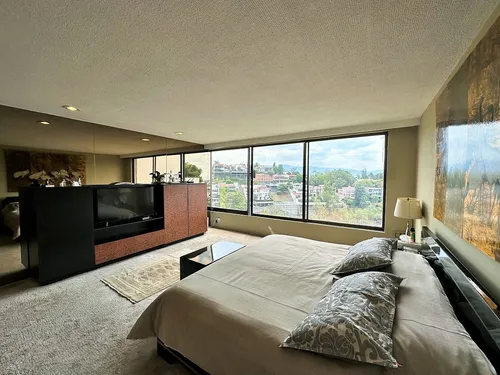 Casa En Excelente Ubicación, Calle Tranquila Y Con Vista Arbolada