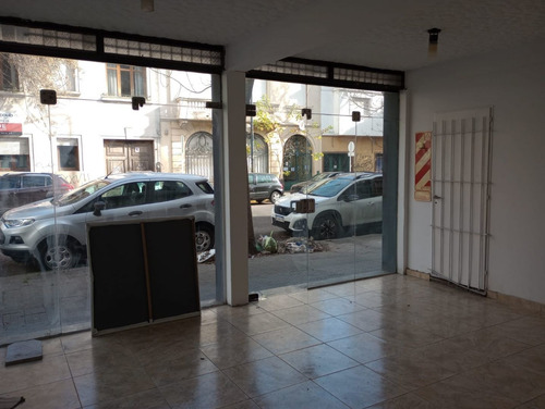 Imagen 2 de 6 de Local Calle 3 Entre 45 Y 46
