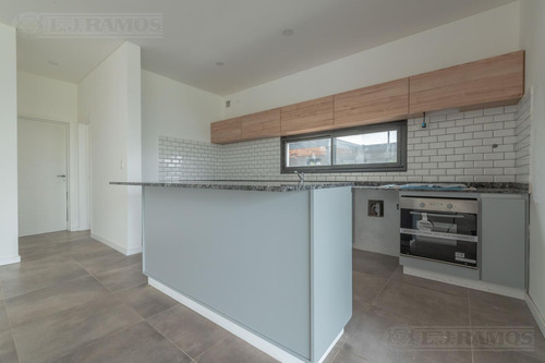 Casa 4 Ambientes En El Canton Golf - Pg
