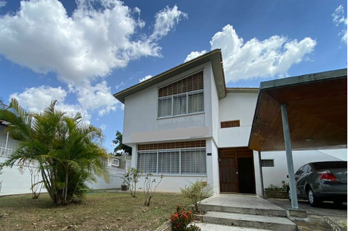 Se Vende Casa En Prados Del Este Consta De 485mts 5h/1s/5b/1s