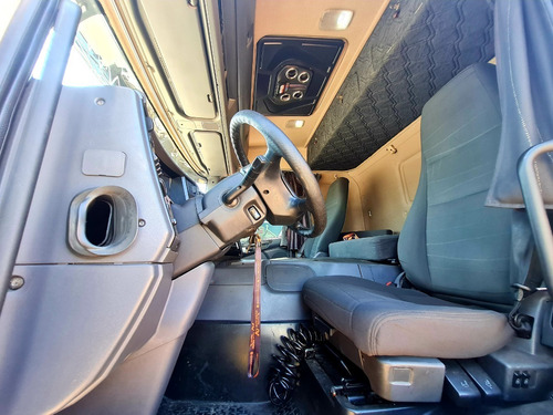 Imagem 25 de 25 de Scania P360 Opticruise 6x2 Ar Condi Motor Novo Automática