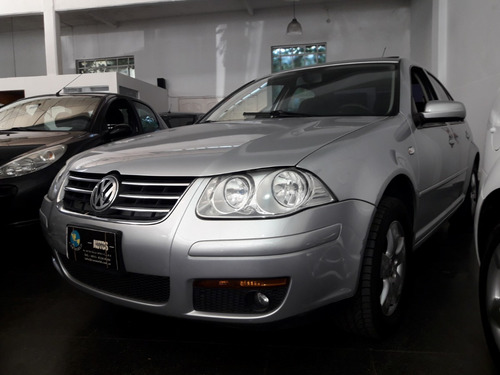 Volkswagen Bora Trendline 2.0 Con Gnc 5ta G 2010