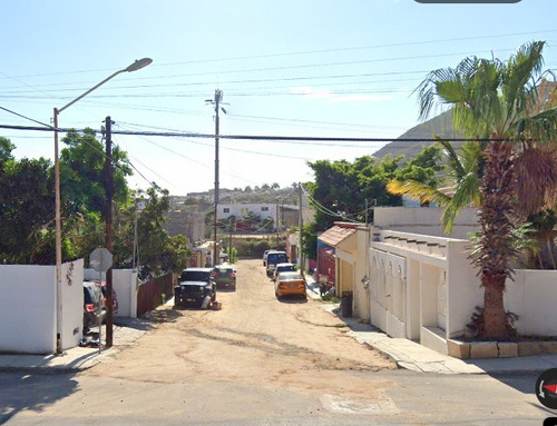 Casa En Fraccionamiento Ubicada En Colonia Iris, Cabos San Lucas, Baja California Sur. Con 5 Recamaras Y 280m2, Muy Cerca De Playa Del Faro.