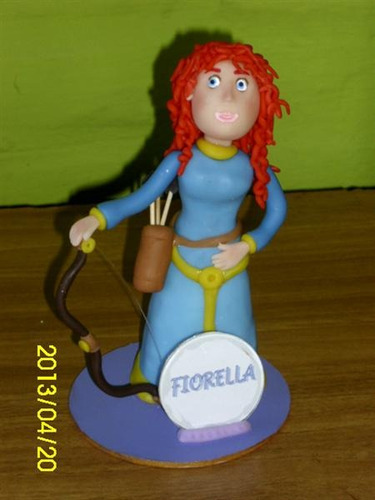 Valiente Princesa Merida En Porcelana Fría Para Tu Torta