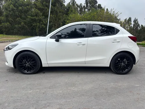 Mazda 2 Carbón edition