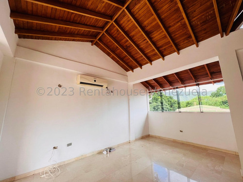 Casa Townhouse En Venta De 4 Niveles En Cantarrana Cocina Empotrada Piso De Mármol Parrillera Seguridad Nela 24-8827