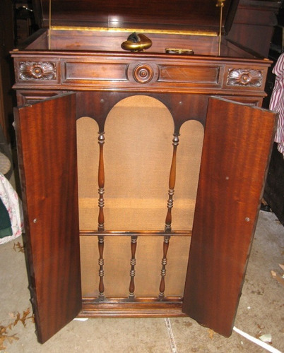 Vitrola Orthophoni Credenza 1924