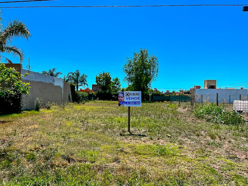 Terreno De 717m2 En Venta En Funes City Frente A La Plaza Zona Colegio Joan Miro