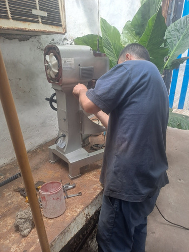 Reparacion De Máquinas De Panaderia...torneria En Gral