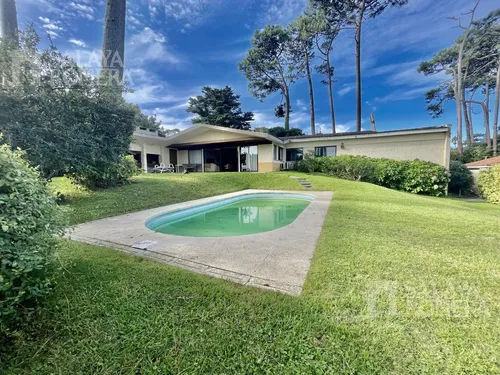 Venta Casa 3 Dormitorios   Dependencia Con Baño Privado    Punta Del Estesho4986484