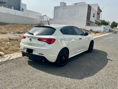 Alfa Romeo Giulietta 1.8 Quadrifoglio Verde Ddct At