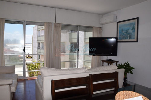 Apartamento En Peninsula, 2 Dormitorios *- Ref: 2774