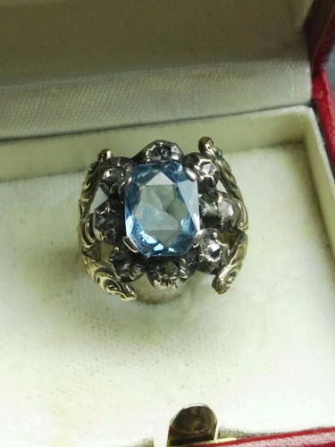 Anillo Antiguo De Plata Con Gran Aguamarina Y Piedritas.