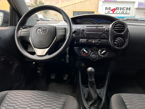 Imagen 5 de 8 de Toyota Etios 1.5 X (90cv) 5ptas