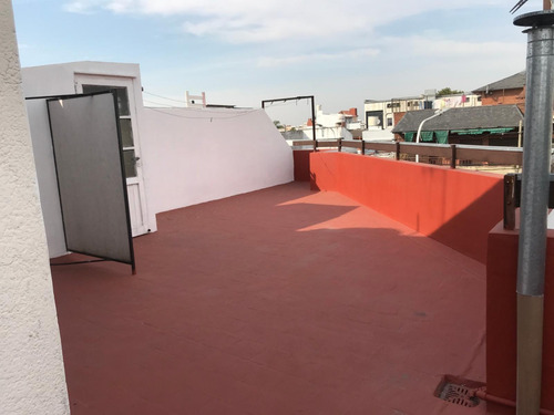 Imagen 2 de 8 de Alquiler - Depto 1 Amb C/patio - 2 P. Por Escalera
