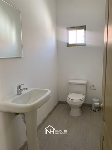 Casa Comercial En Arriendo En Ñuñoa.-