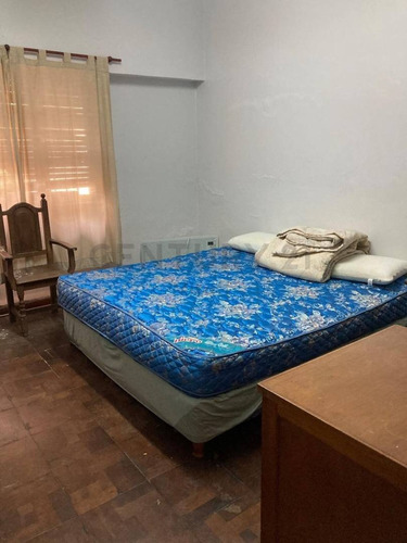 Imagen 3 de 8 de Casa De 2 Dormitorios Con Patio En Venta En La Plata