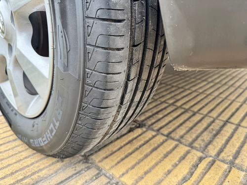 Nissan Tiida 1.8 Visia