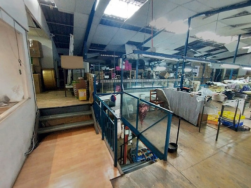 Amplios Espacio Para Bodega, Oficinas O Industria
