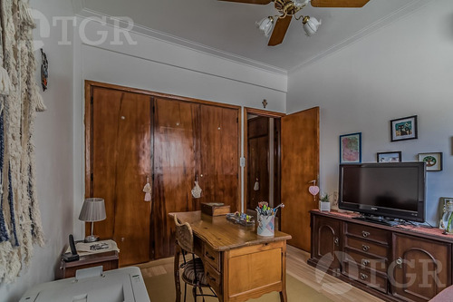 Semipiso En Venta En Recoleta, 3 Dormitorios Con Dependencia Y Balcon Corrido Al Frente