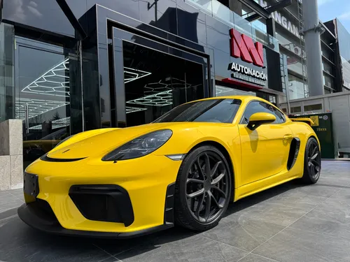 Porsche Gt4 Amarillo 2020