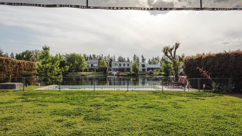 Imagen 26 de 30 de Casa En Venta Con Vista A Laguna En Barrio Cerrado En Tigre