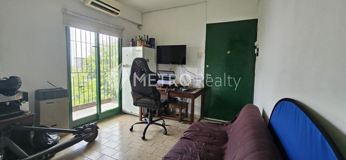 Venta De Departamento Con Balcón En Parque Avellaneda