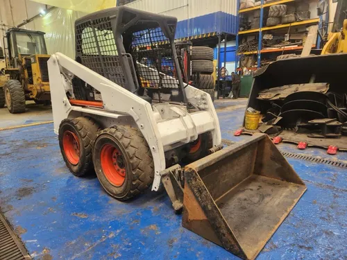 Minicargador Bobcat S130 Para Hacer Arreglos