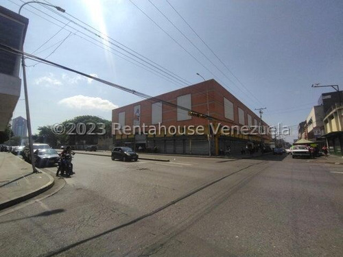 Local Comercial En Venta De Dos Niveles En Avenida Bolivar Maracay Aragua 23-29509 Ec