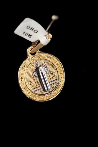 Medalla San Benito Oro De 10kt 