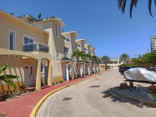 Venta De Hermoso Apartamento En Costa Azul, Isla De Margarita. Cao