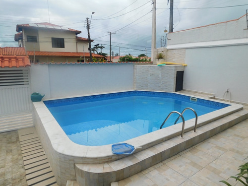 Casa C/ Piscina Muito Próximo Da Praia A Venda Em Peruíbe