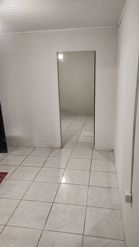 A Casa Tem 2 Quarto , 1 Banheiro