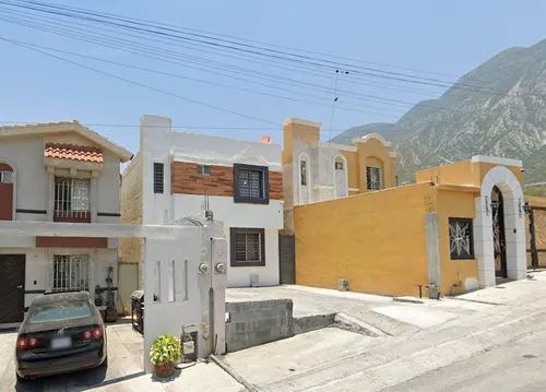 ¡¡¡ Bonita Casa , A Un Súper Precio !!!