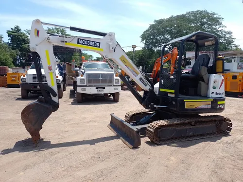 Miniexcavadora Bobcat E42 Modelo 2014
