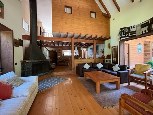 Imagen 2 de 29 de Increíble Casa En Sector Antupiren