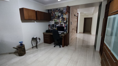 Apartamento En La Ave. El Milagro, Costa Virginia