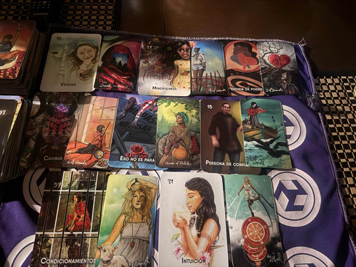 Lectura De Tarot, Y Oráculos