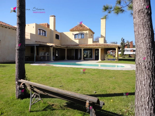 Venta De Chalet De 4 Dormitorios En Pinares Punta Del Este 