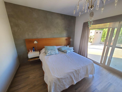 Imagen 8 de 19 de En Venta - Importante Propiedad En Barrio Cerrado Weston - Con Piscina - Ubicación Central