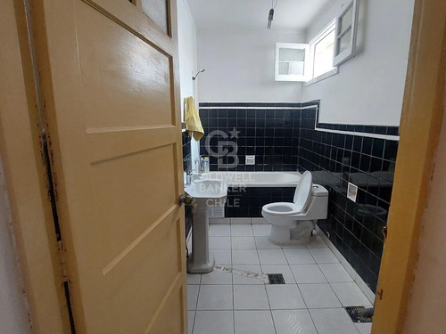 Vende Casa Con Proyección Comercial
