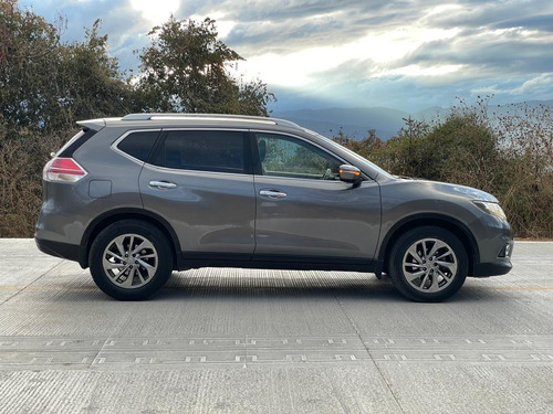 Nissan X-Trail 2.5 Advance 3 Row Mt