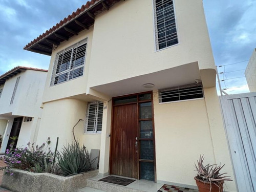 Amplia Y Moderna Casa En Coral Garden, Sabanamar, Isla De Margarita