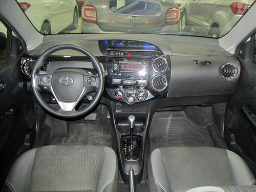 Imagem 3 de 14 de Etios 1.5 X Plus Sedan 16v Flex 4p Automático