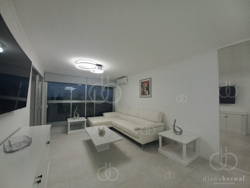 Imagen 2 de 27 de Vende Apartamento De 2 Dormitorios Y Medio En Chiverta, Reciclado Completo. Punta Del Este