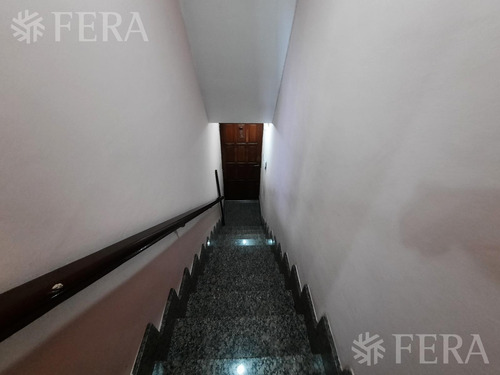 Venta De Casa De 5 Ambientes Con Cochera Y Local En Lanús Oeste