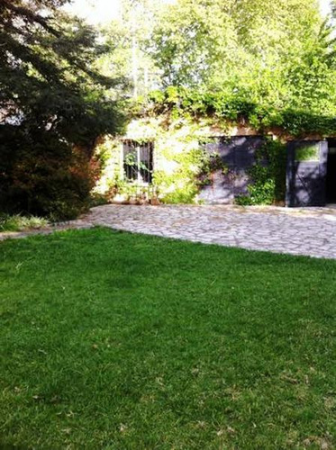 Excelente Casa En Venta En San Isidro Lomas De Santa Rita Sobre Calle Cortada