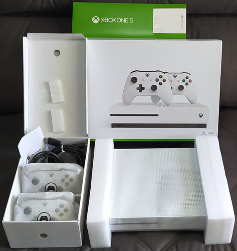 Microsoft Xbox One S 1TB Two-Controller Bundle cor  branco